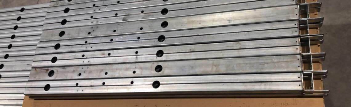 Reinforced vertical steel sections for earthquake zones 2